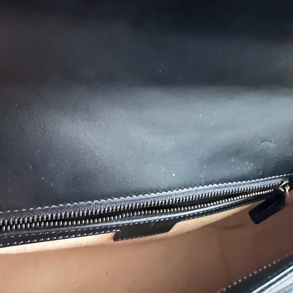 Gucci Black Leather Crossbody Bag with Gold Chain - Picture 4 of 5